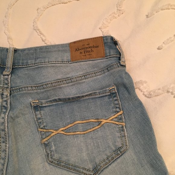 light wash skinny jeans - Picture 2 of 5